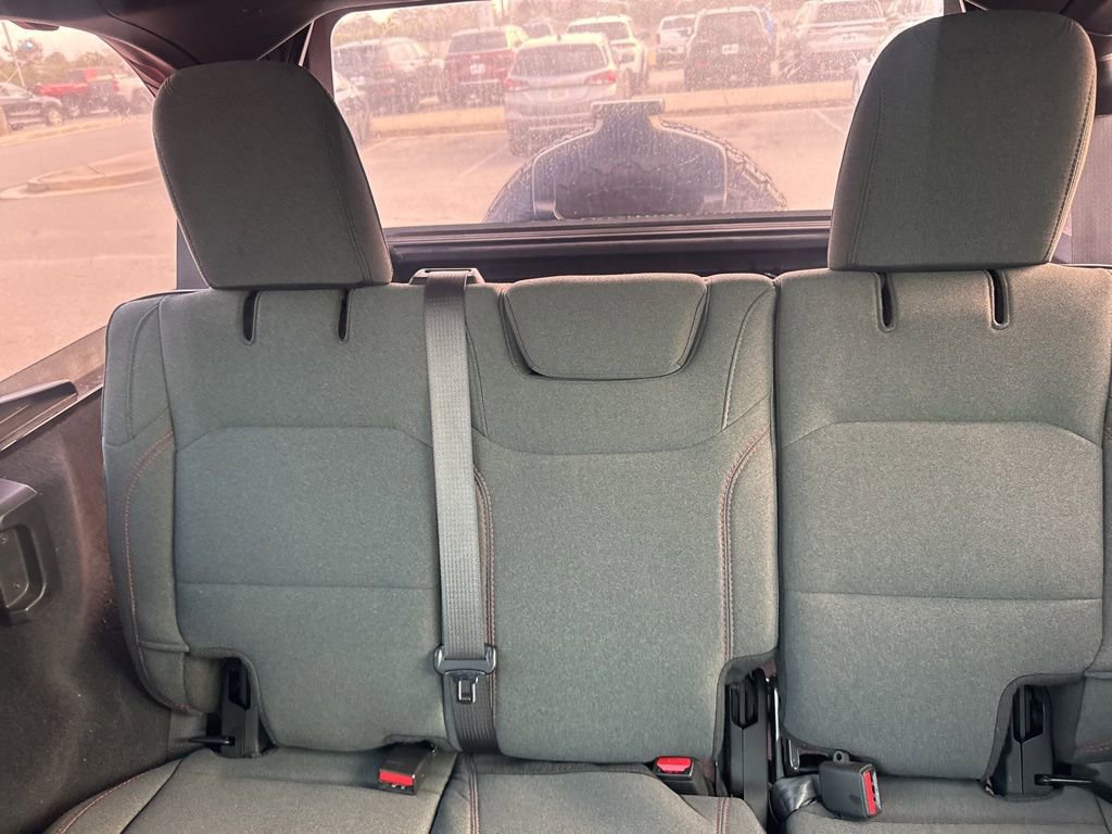 Used 2025 Jeep Wrangler Unlimited Rubicon image 17