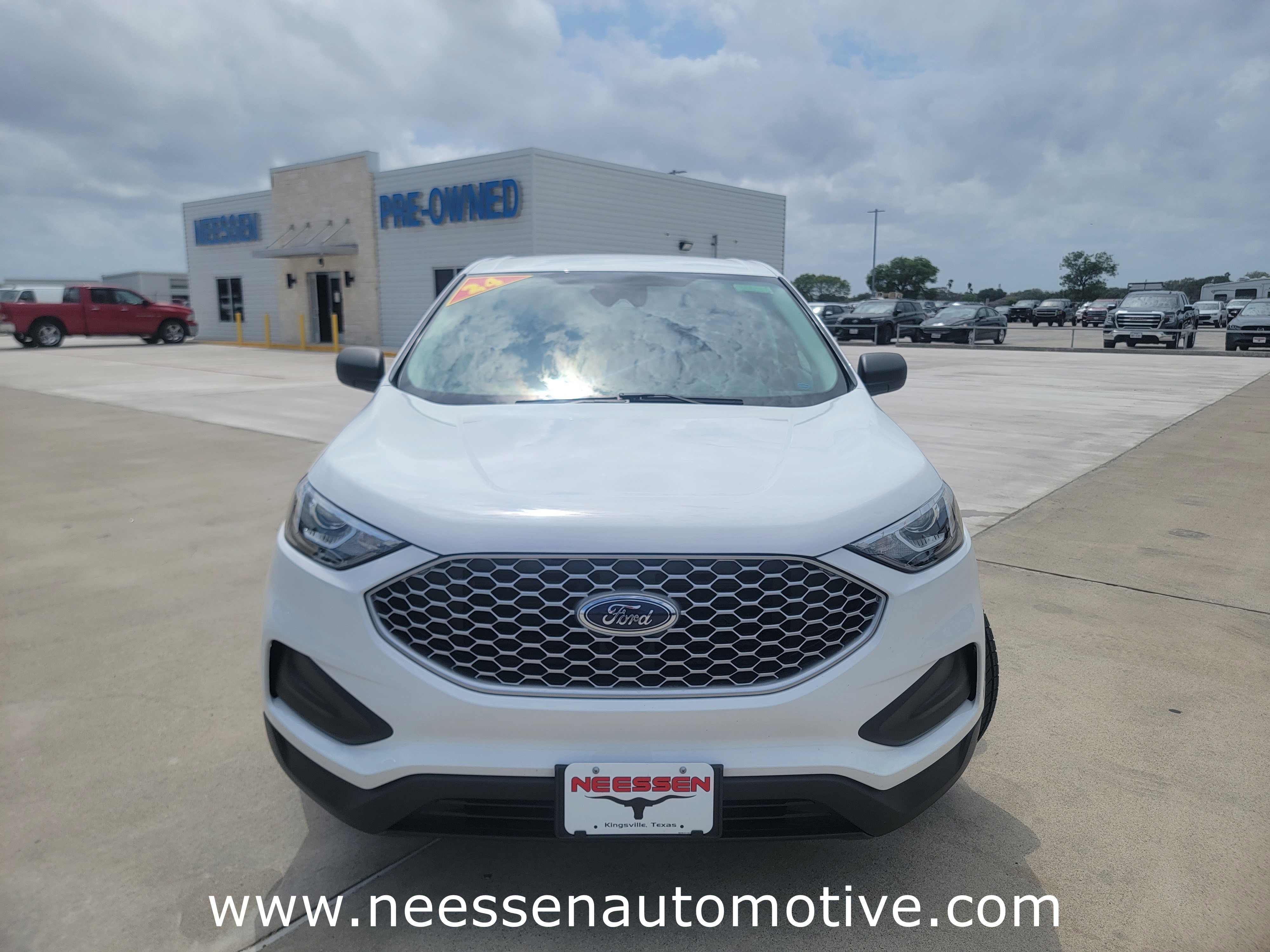 Used 2024 Ford Edge SE image 2