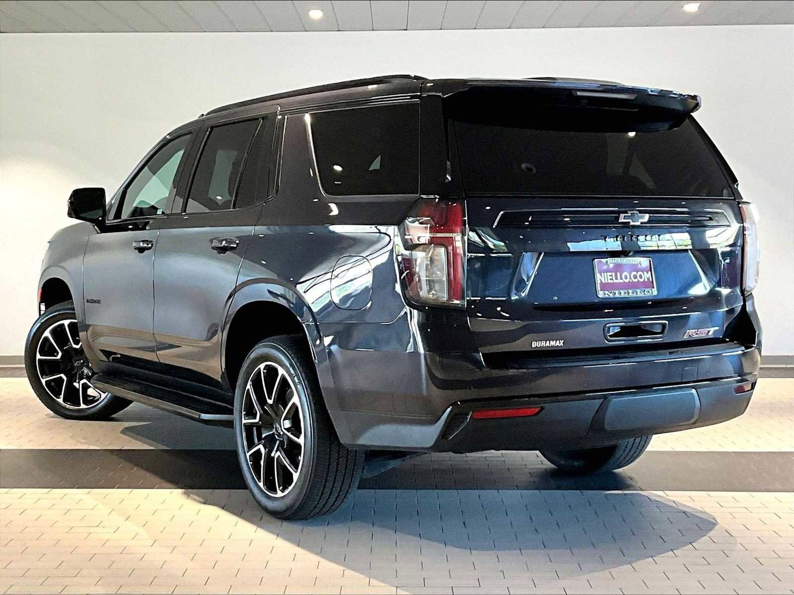 Used 2024 Chevrolet Tahoe RST w/ Luxury Package AWD/4WD image 3