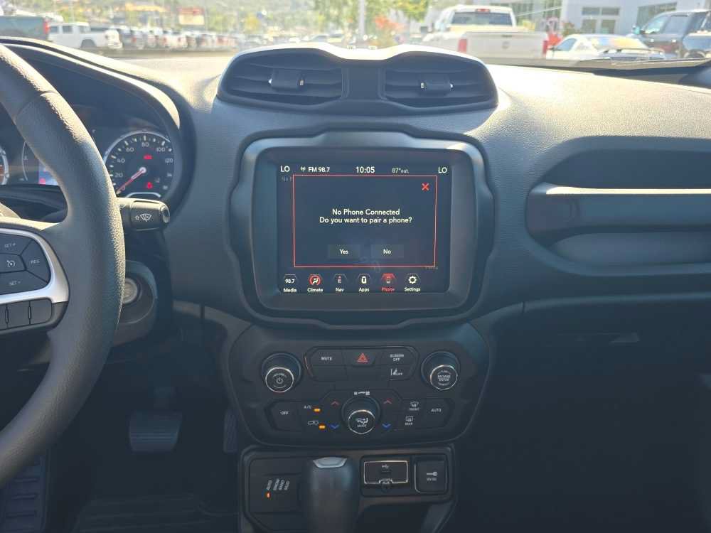 Used 2023 Jeep Renegade Latitude AWD/4WD image 12