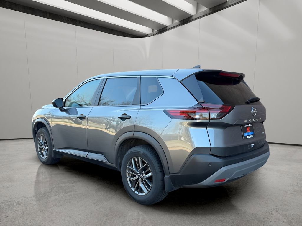 Used 2023 Nissan Rogue S image 3
