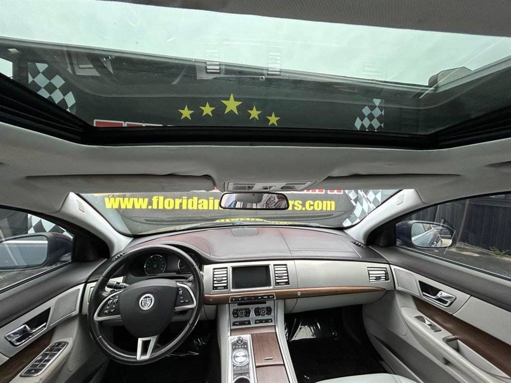 Used 2012 Jaguar XF image 15
