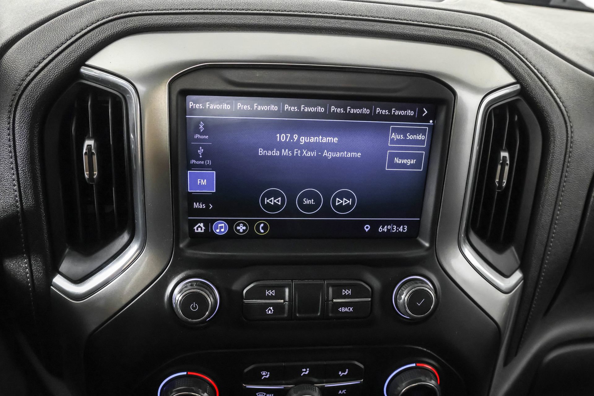 Used 2021 Chevrolet Silverado 1500 LT image 28