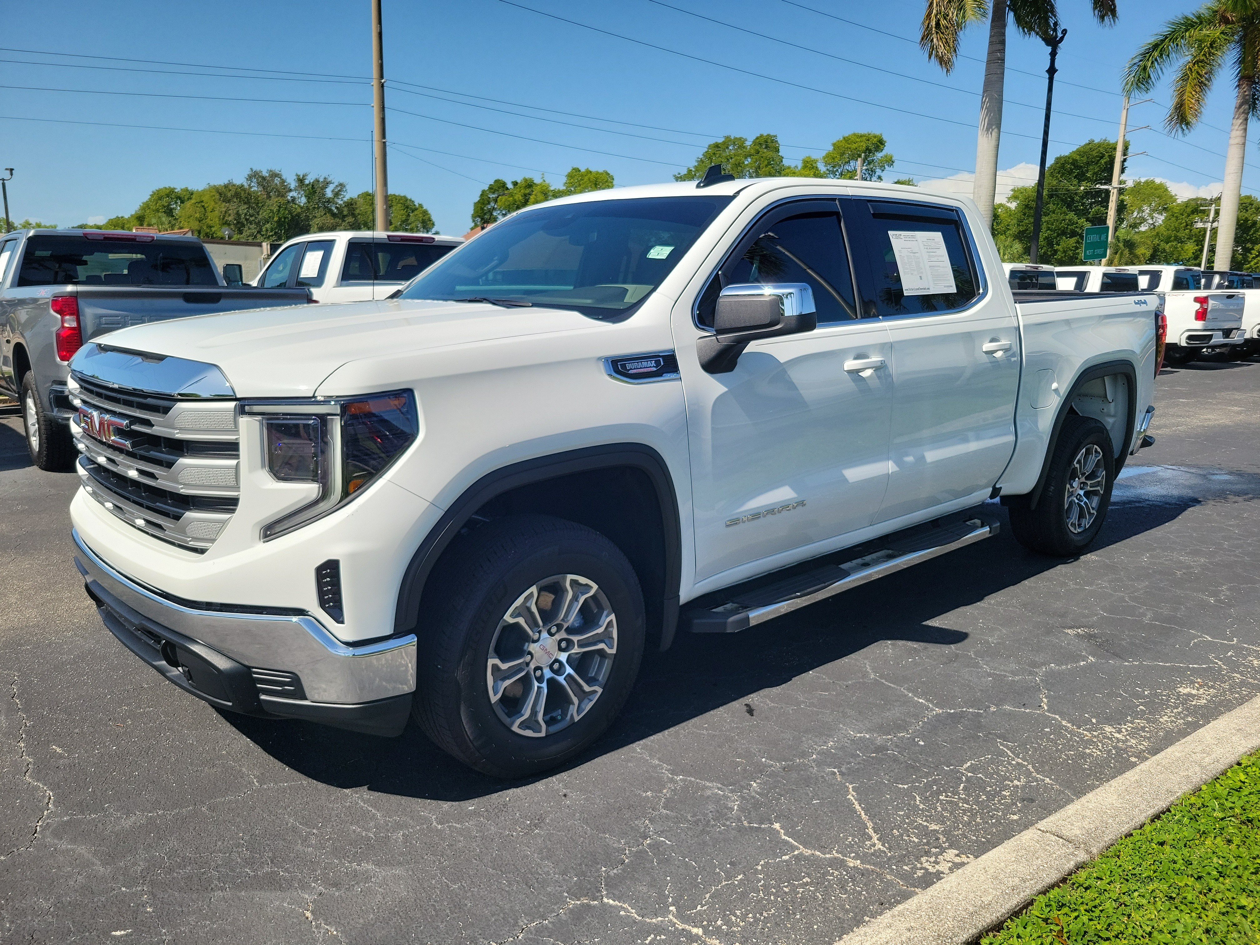 Used 2026 GMC Sierra 1500 SLE AWD/4WD image 2
