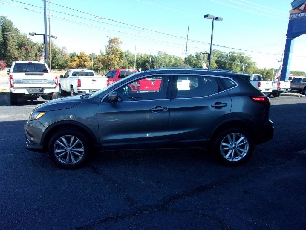 Used 2018 Nissan Rogue Sport SV w/ SV Technology Package FWD image 2