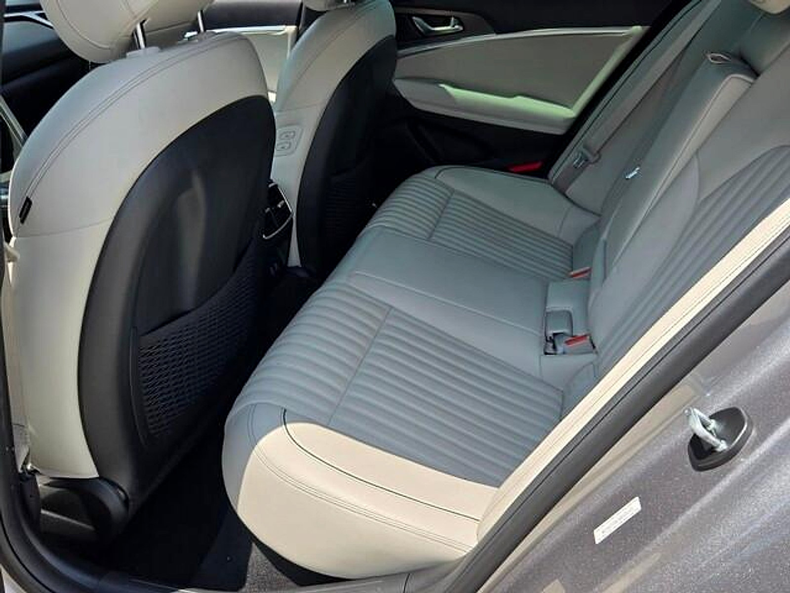 Used 2024 Genesis G70 3.3T Advanced RWD image 11