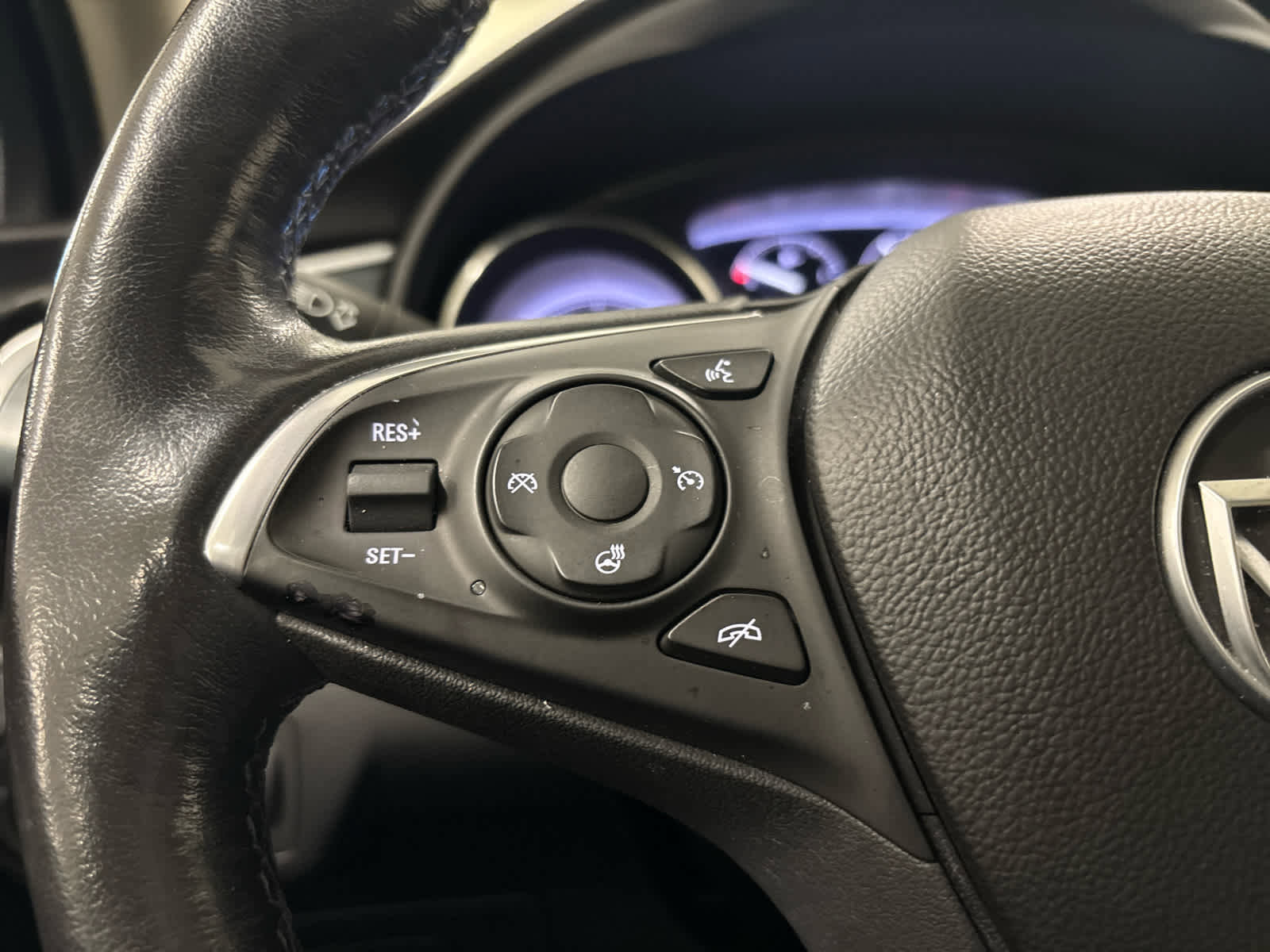Used 2019 Buick Envision Essence image 24