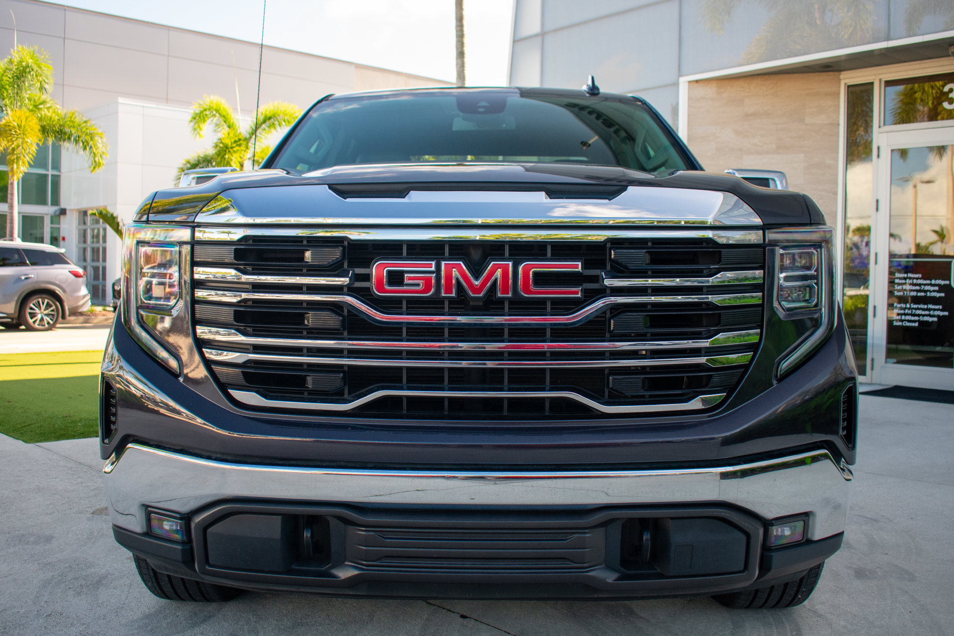Used 2022 GMC Sierra 1500 SLT w/ SLT Premium Package RWD image 5