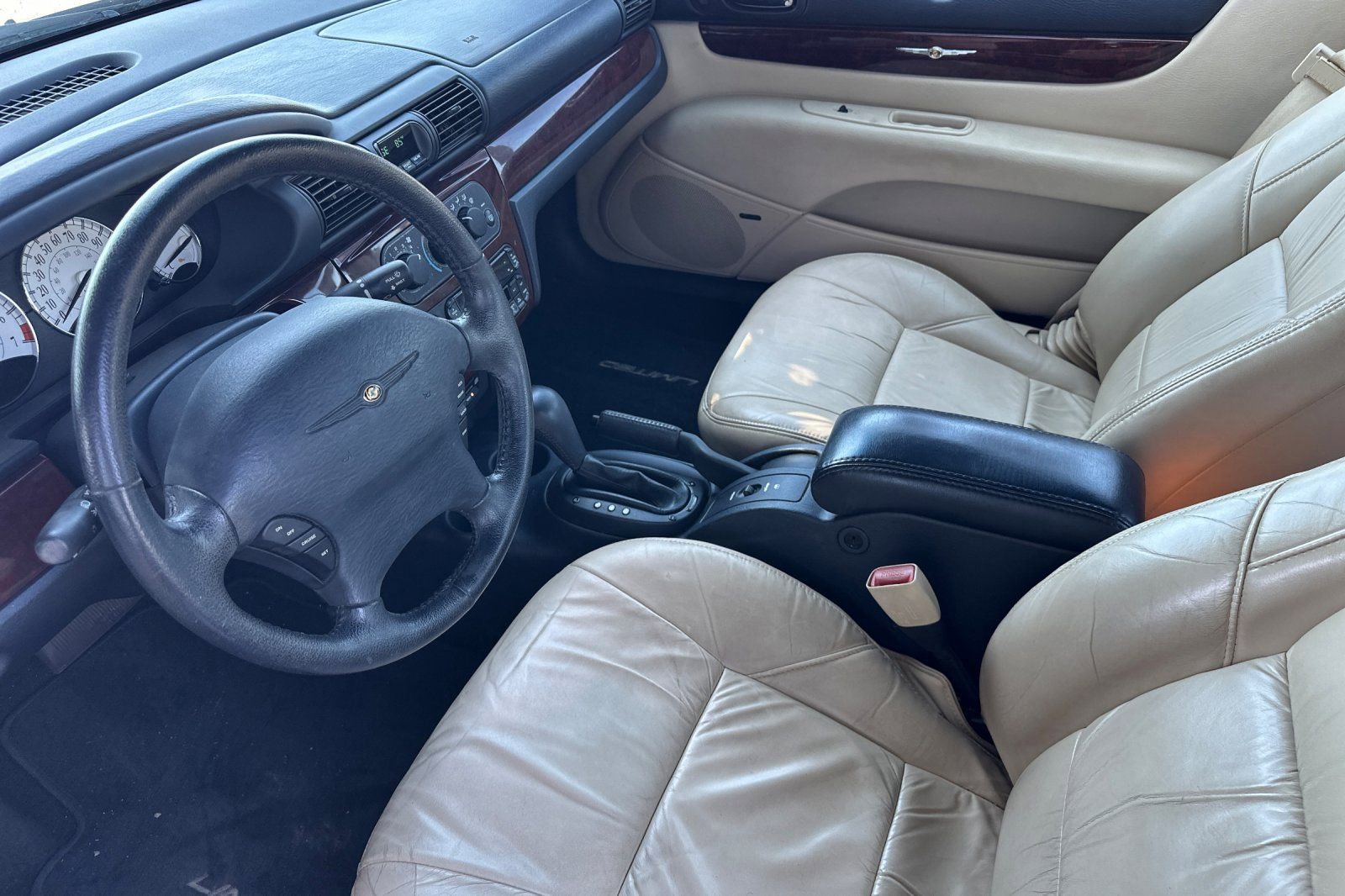 Used 2002 Chrysler Sebring Limited image 10
