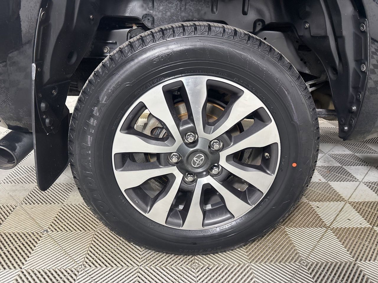 Used 2020 Toyota Tundra Limited image 33