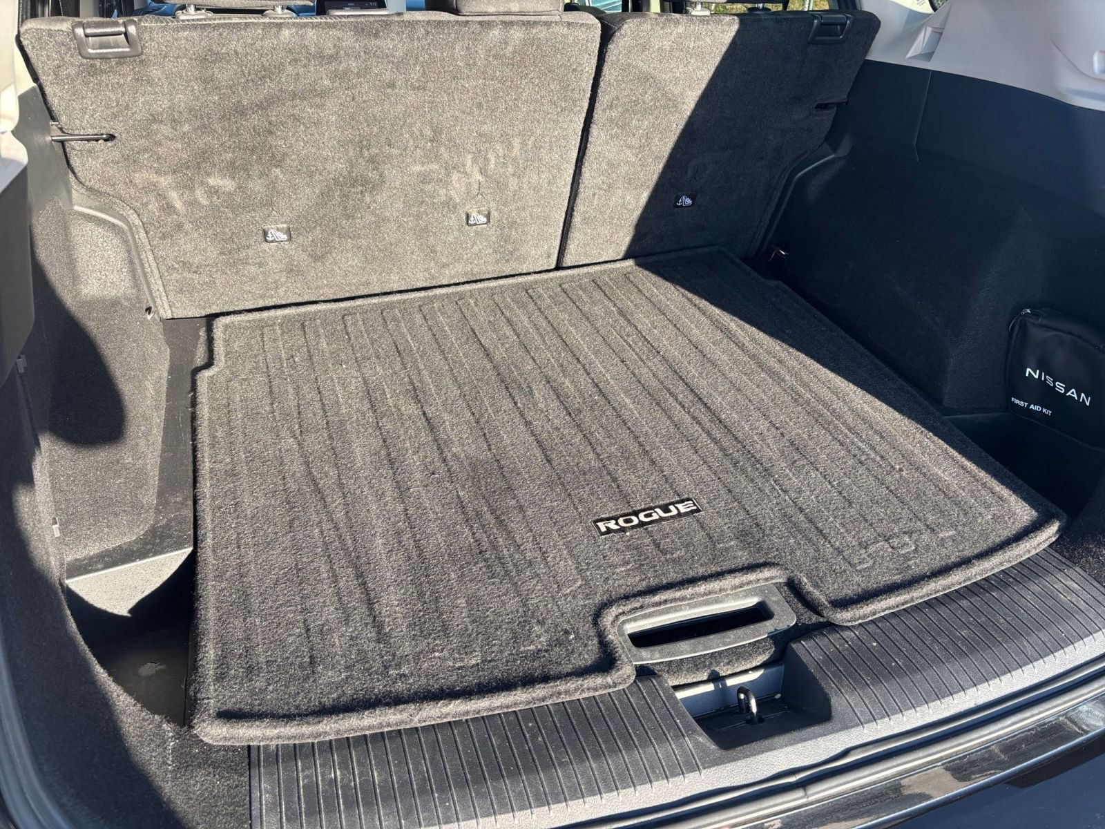 Used 2025 Nissan Rogue SV FWD image 33