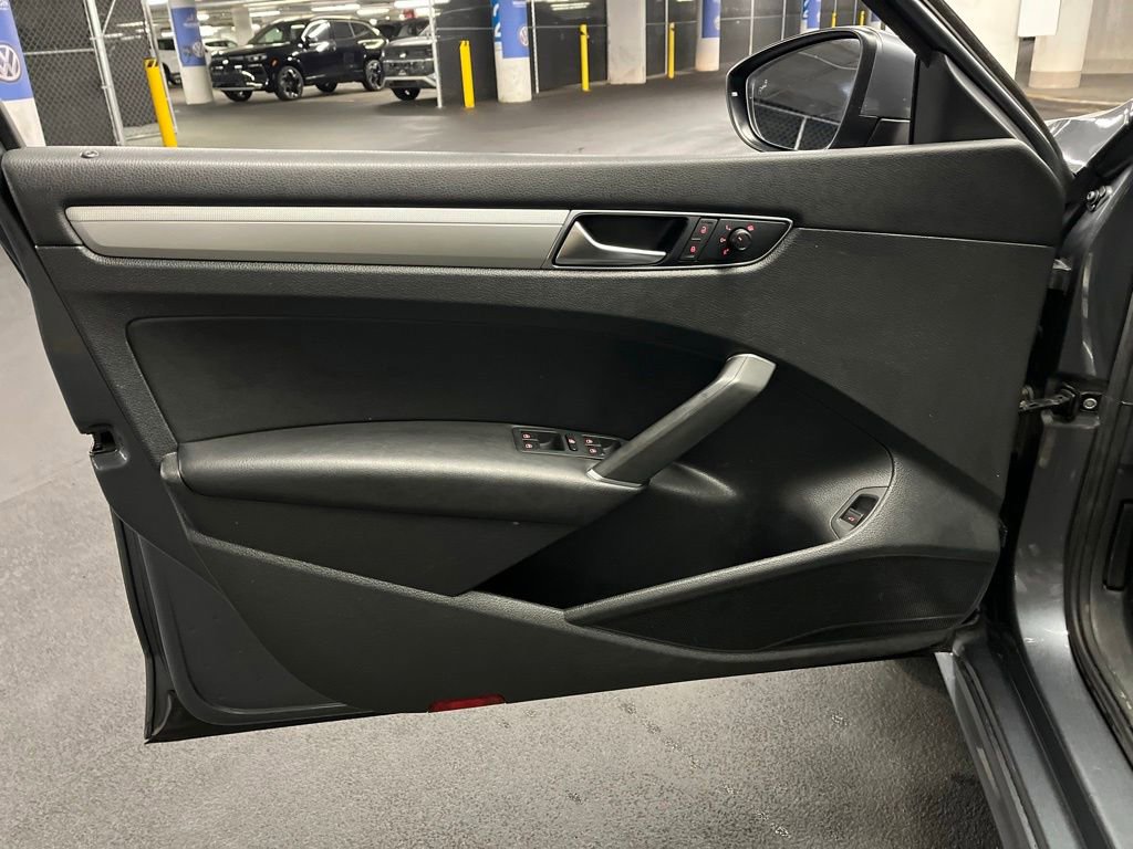 Used 2019 Volkswagen Passat 2.0T Wolfsburg FWD image 18