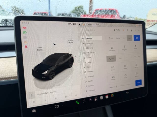 Used 2025 Tesla Model Y Long Range RWD image 11