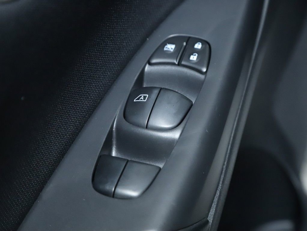 Used 2017 Nissan Sentra SR w/ Protection Package image 16