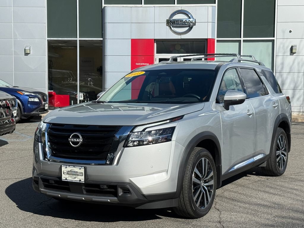 Used 2024 Nissan Pathfinder Platinum w/ Cargo Package AWD/4WD image 1