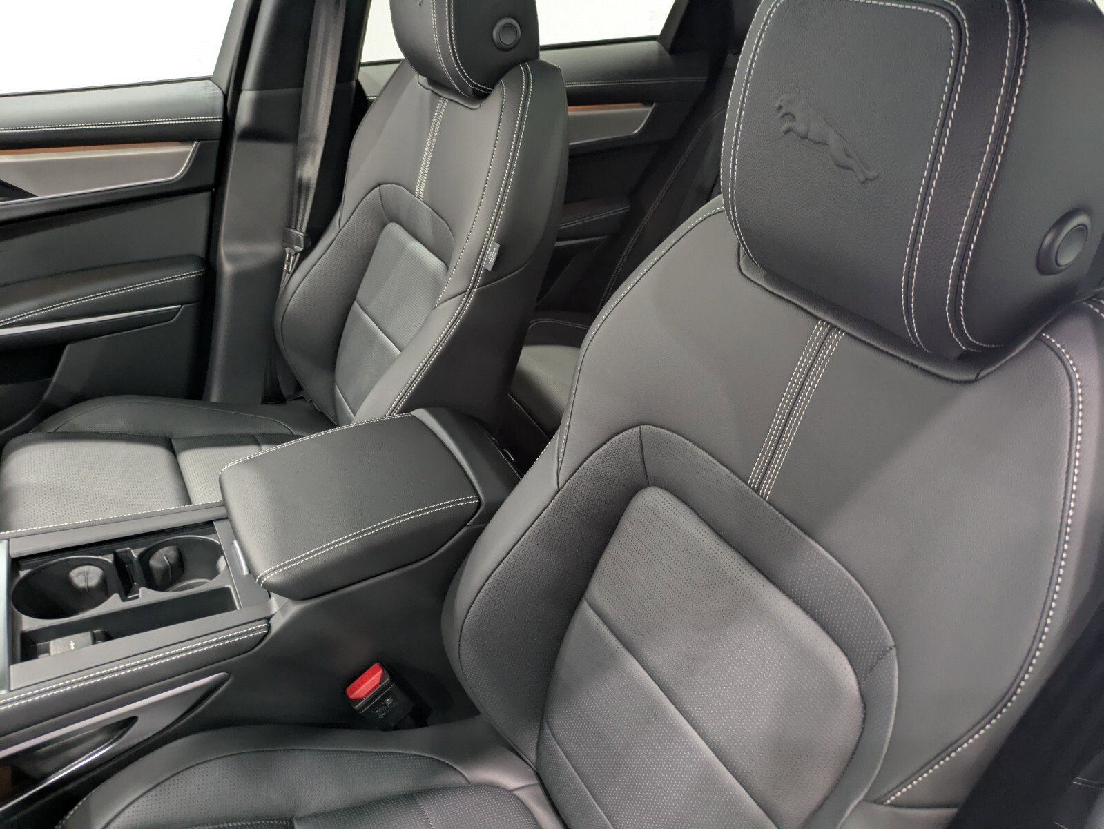 New 2026 Jaguar F-PACE R-Dynamic S image 8