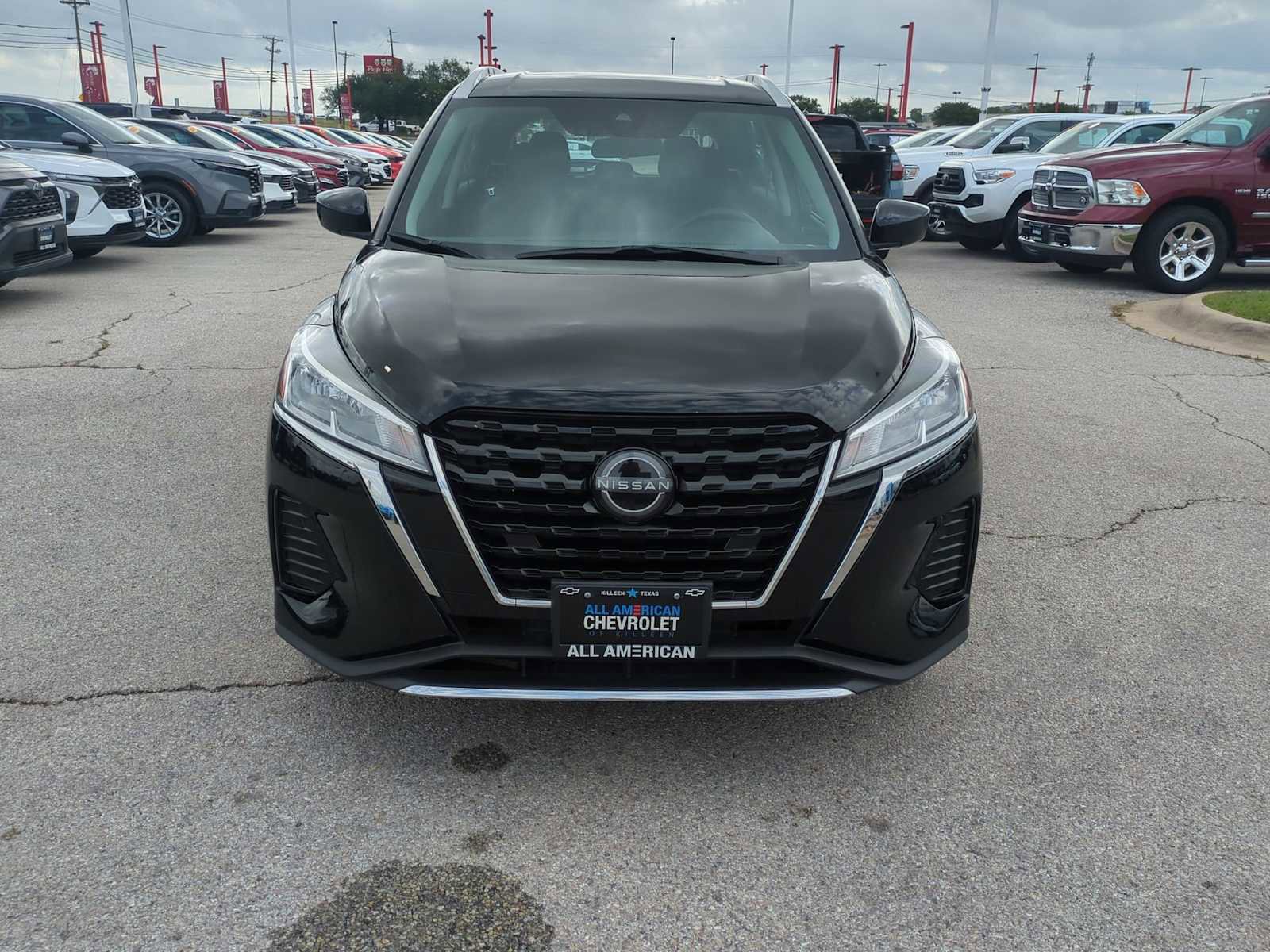 Used 2024 Nissan Kicks SV FWD image 3