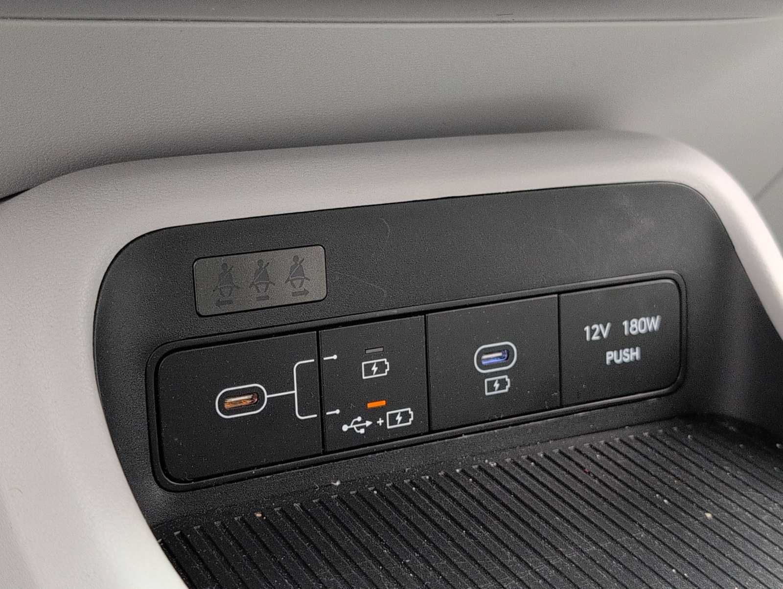 Used 2025 Hyundai Kona SEL FWD image 29