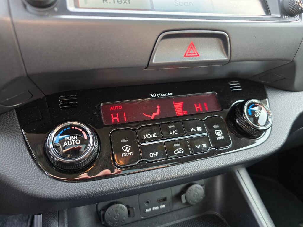 Used 2011 Kia Sportage SX w/ Premium Pkg w/Leather Seats image 32