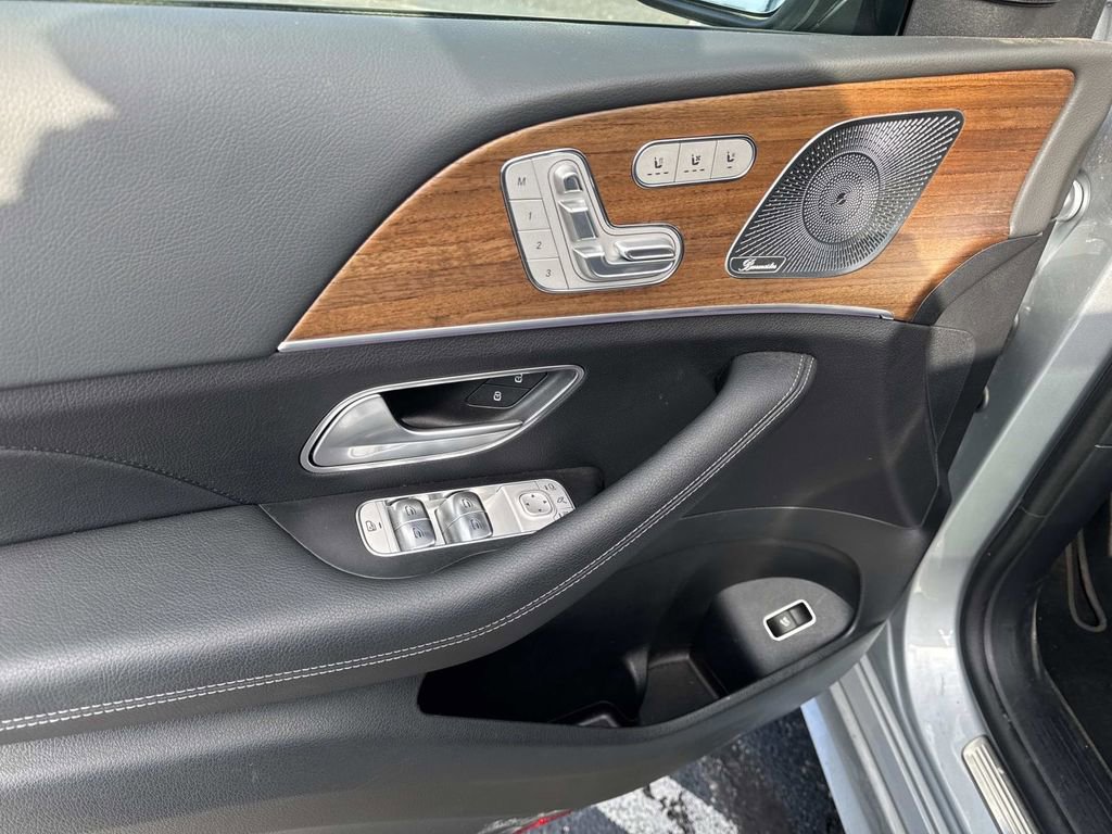 Used 2025 Mercedes-Benz GLS 450 4MATIC image 18