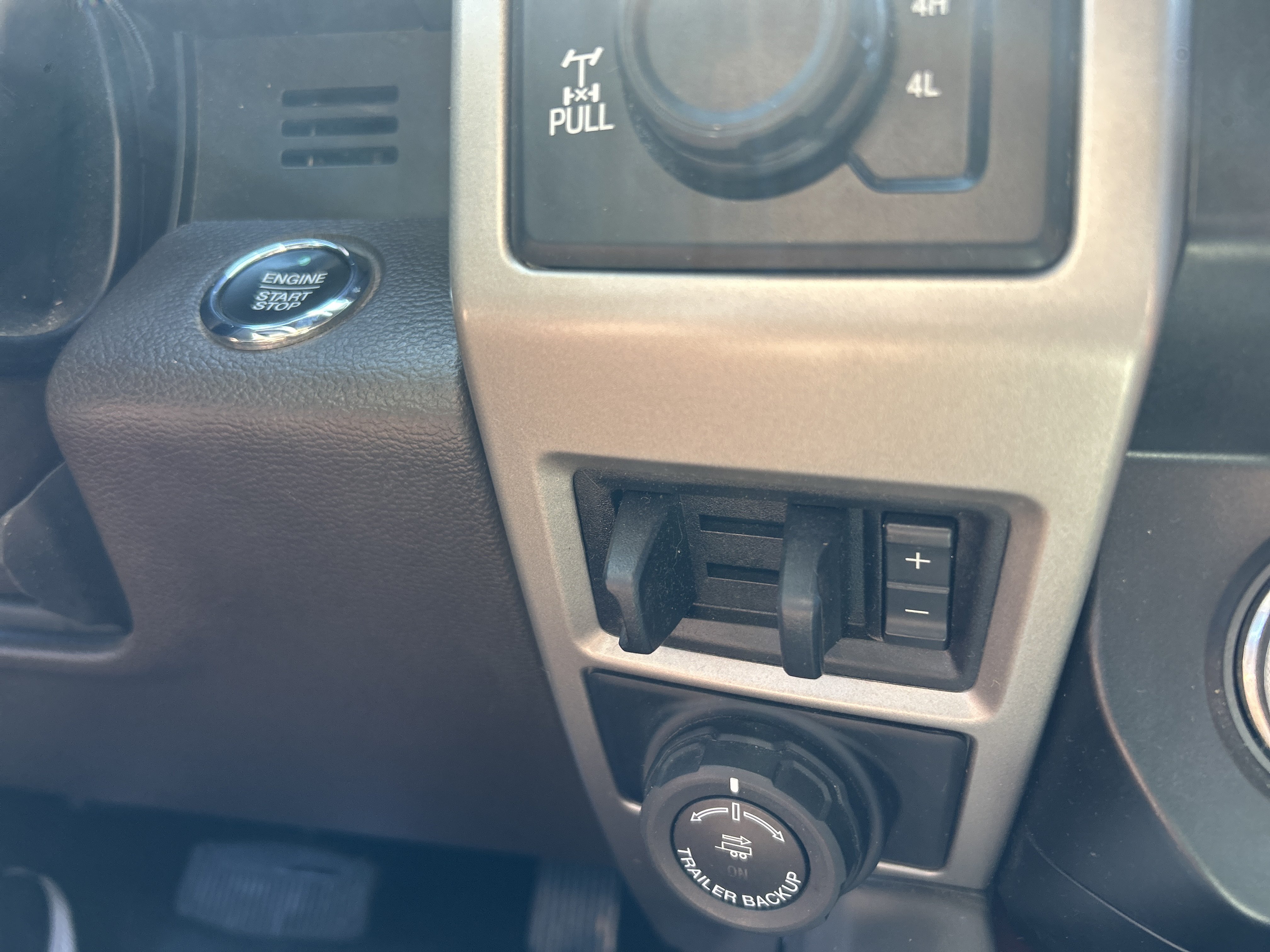 Used 2021 Ford F350 King Ranch w/ King Ranch Ultimate Package AWD/4WD image 25