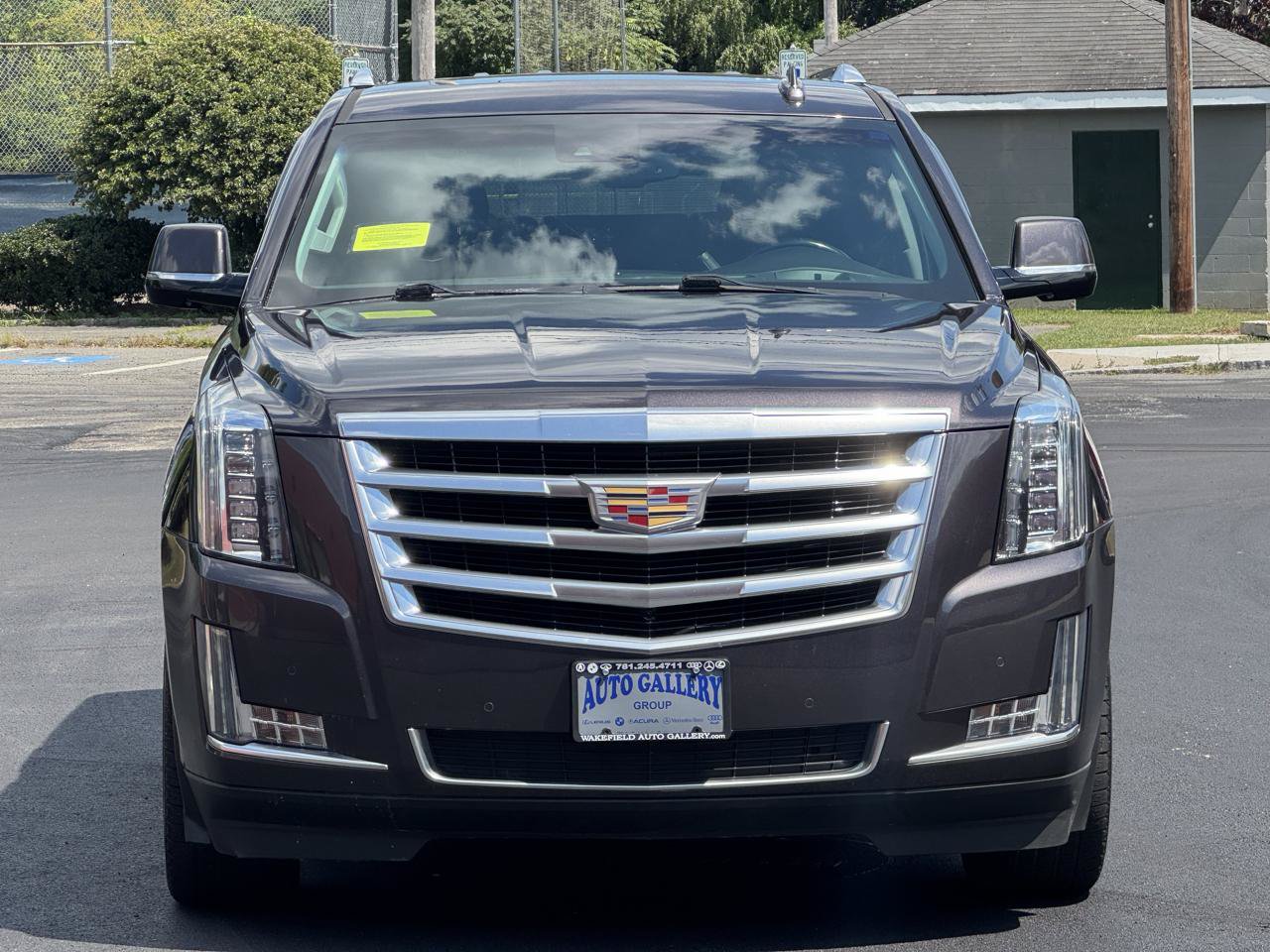 Used 2015 Cadillac Escalade Luxury AWD/4WD image 2