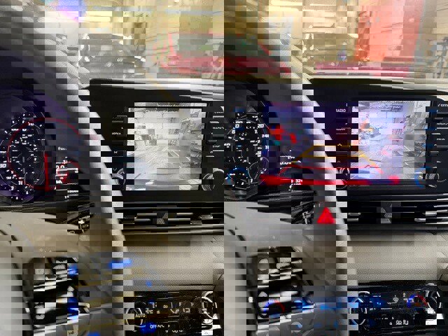 Certified 2023 Hyundai Elantra SEL w/ Preferred Accessory Package image 4