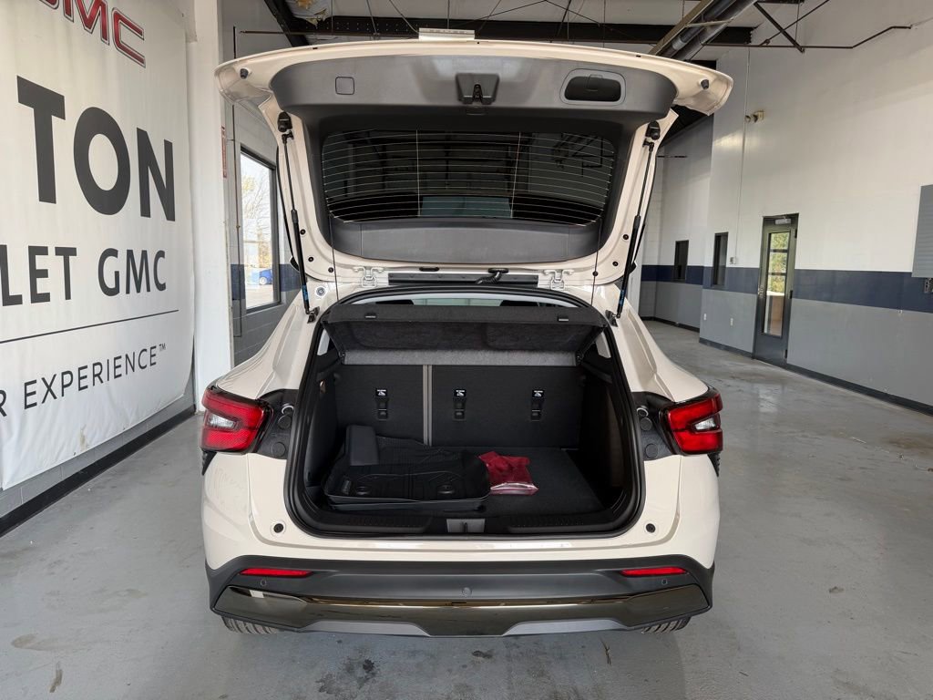 New 2026 Chevrolet Trax ACTIV w/ Sunroof Package image 34
