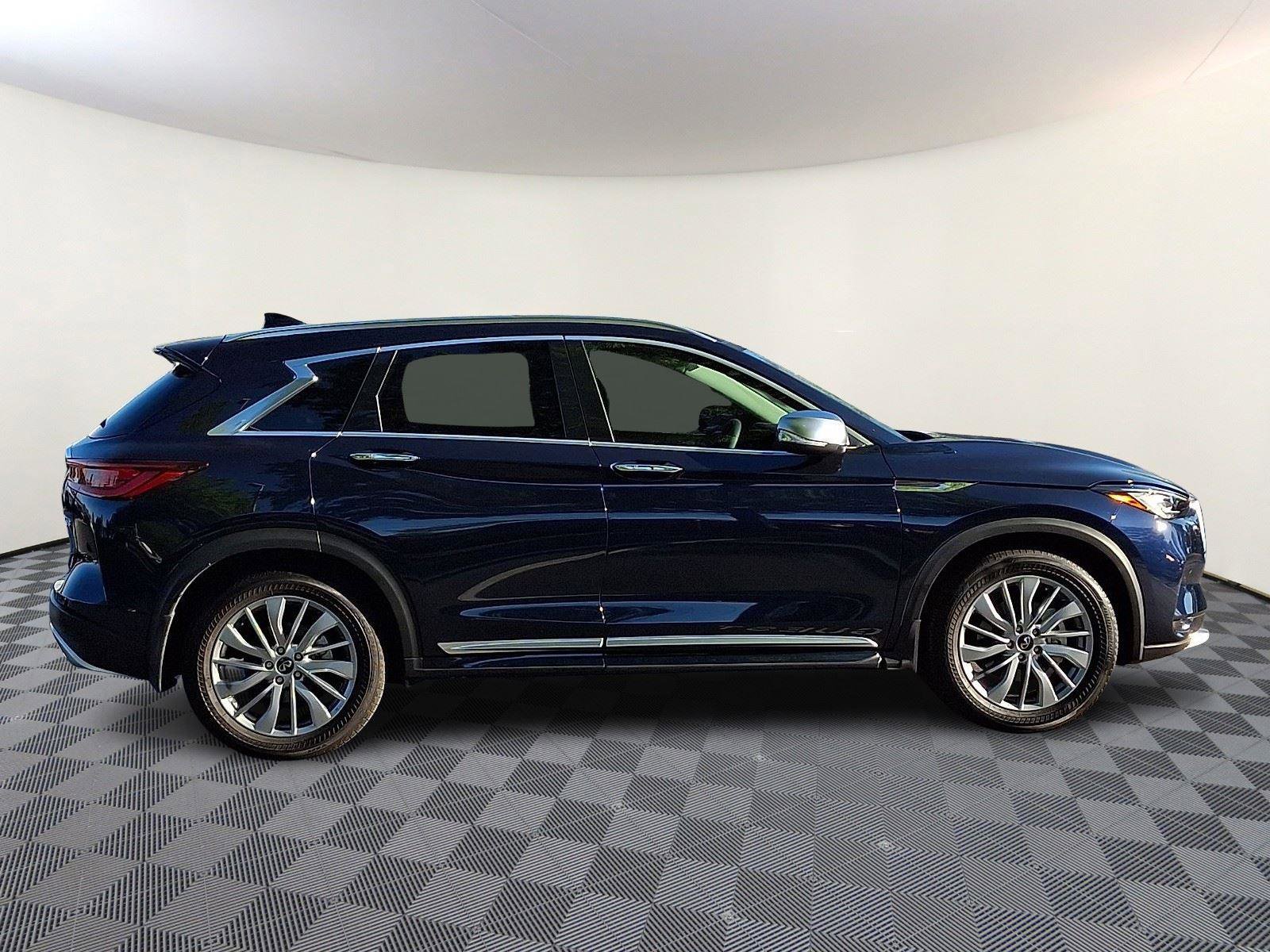 Used 2024 INFINITI QX50 Luxe w/ Accent Package image 7