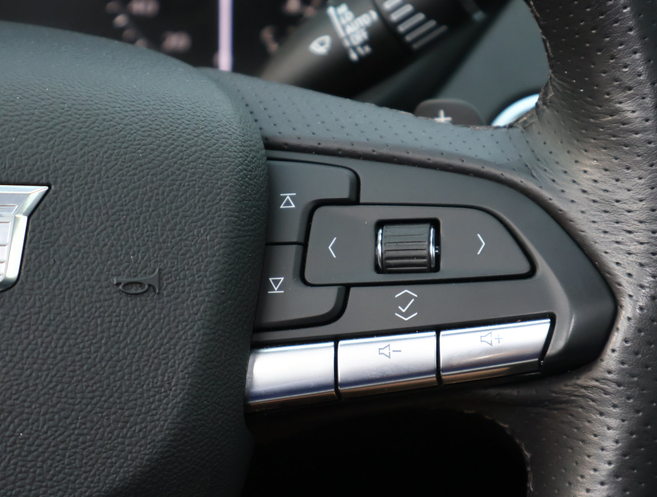 Used 2023 Cadillac XT4 Sport w/ Cold Weather Package AWD/4WD image 14