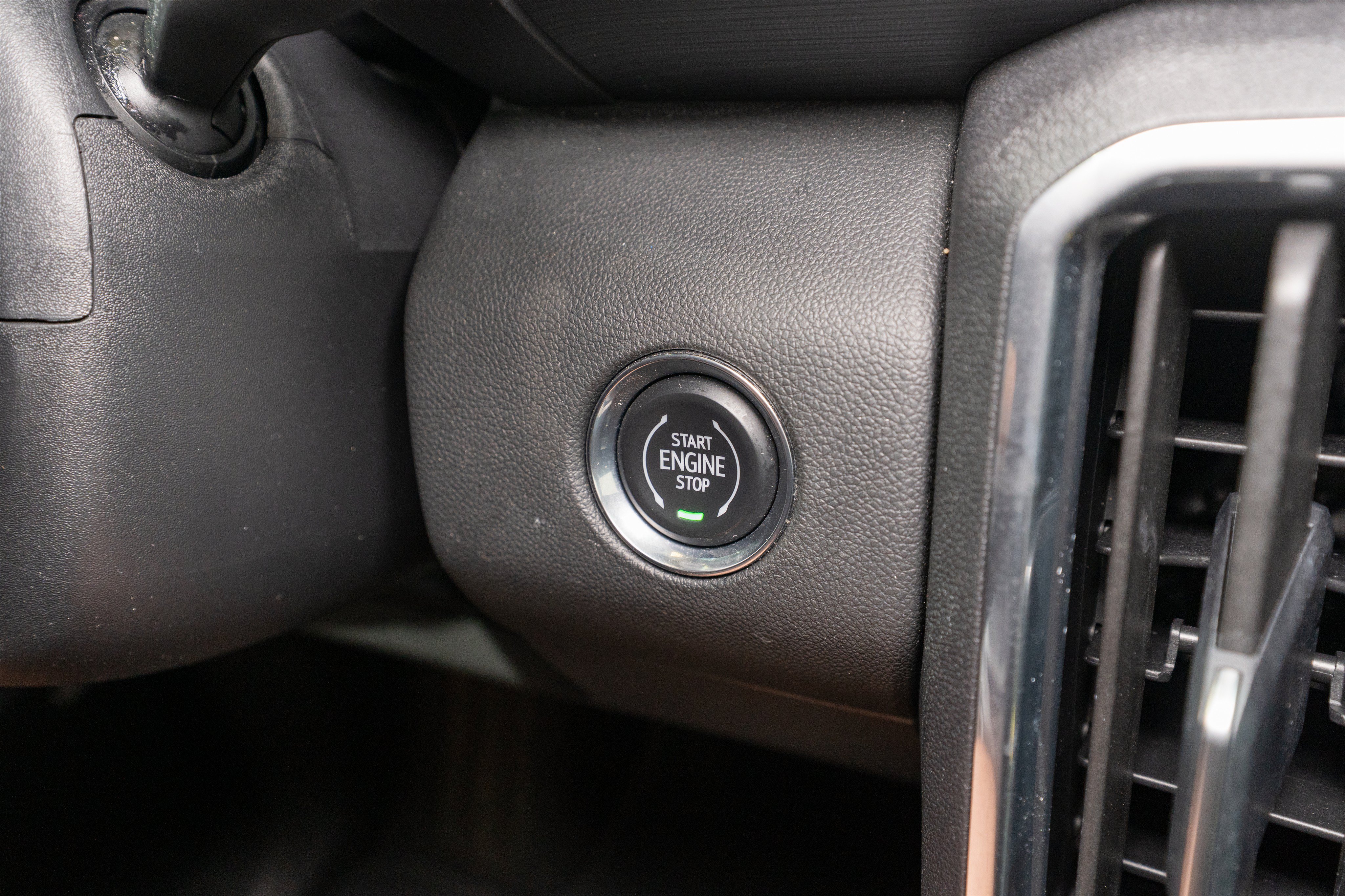 Used 2026 GMC Acadia Elevation w/ Elevation Premium Package FWD image 30