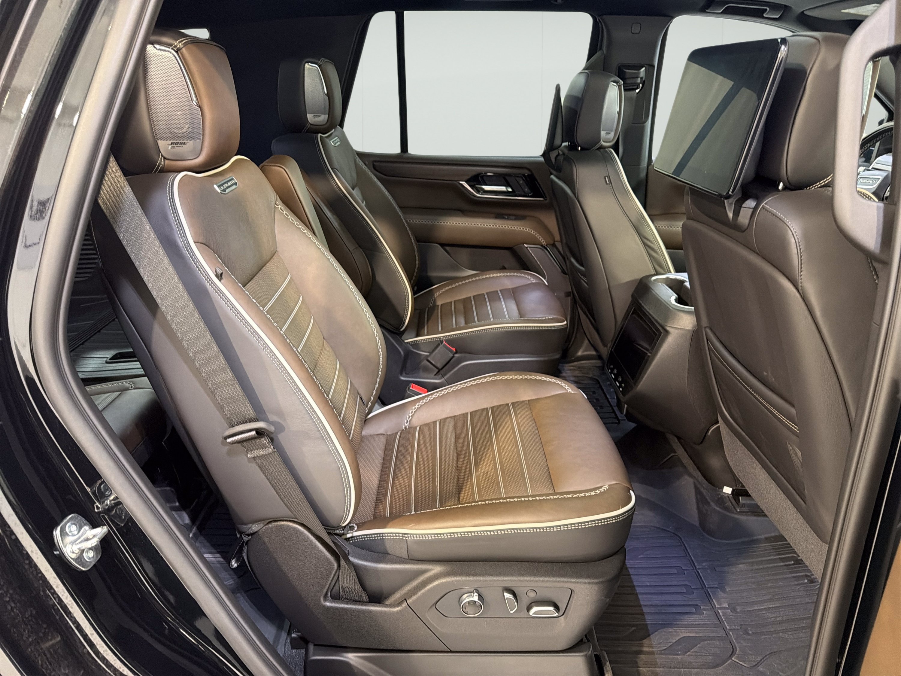 Used 2026 GMC Yukon Denali Ultimate AWD/4WD image 16