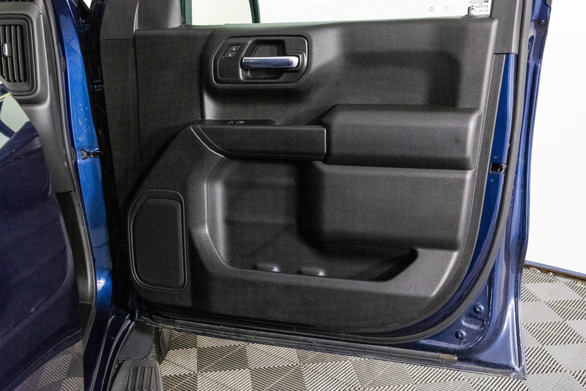 Used 2022 Chevrolet Silverado 1500 Custom image 40