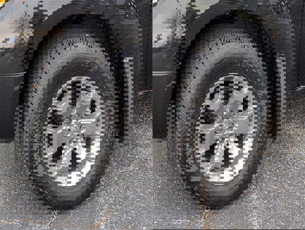 Used 2020 Nissan Frontier SV image 12