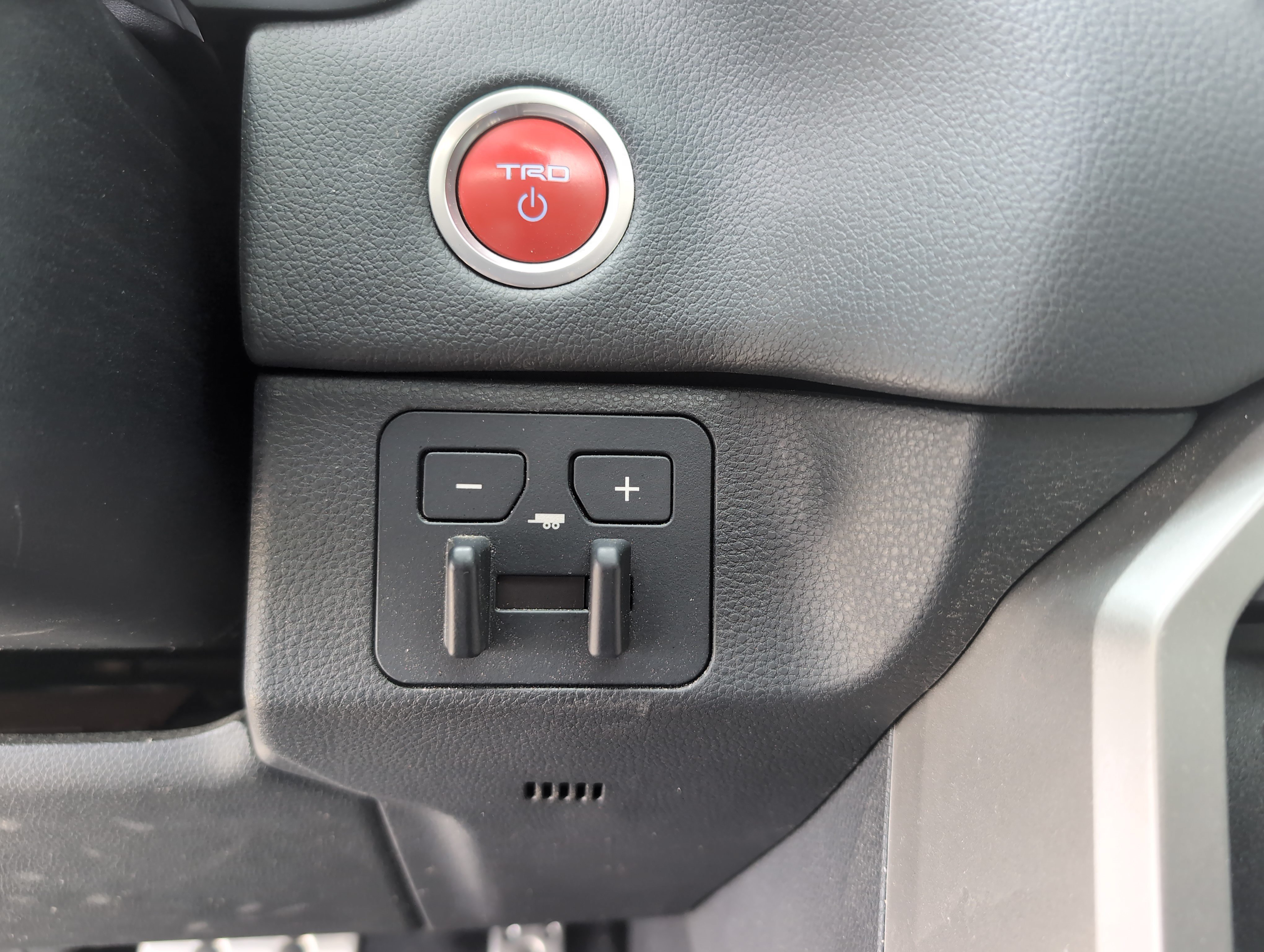 Used 2023 Toyota Sequoia SR5 w/ SR5 Premium Package AWD/4WD image 42