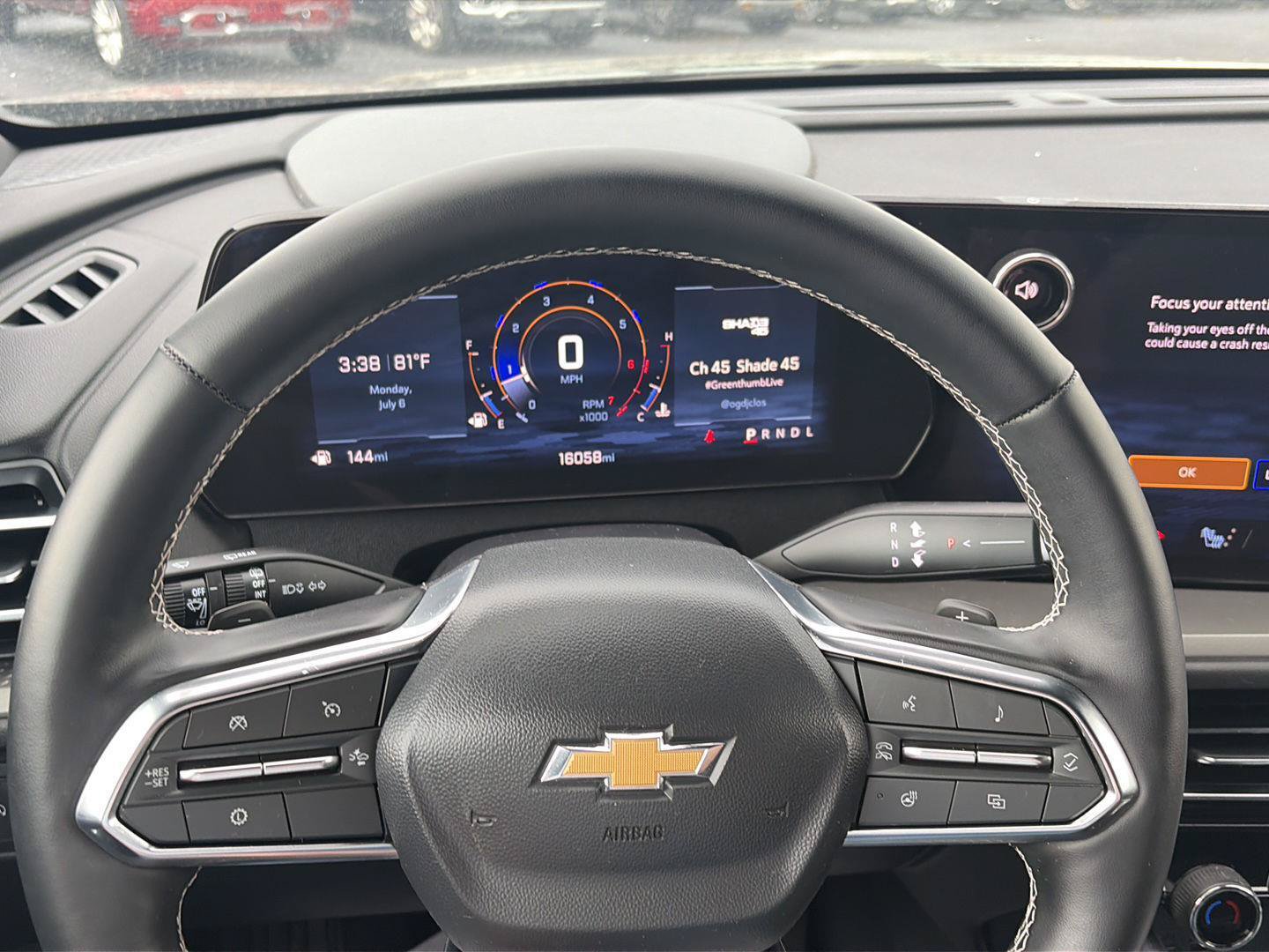 Used 2025 Chevrolet Traverse LT FWD image 25