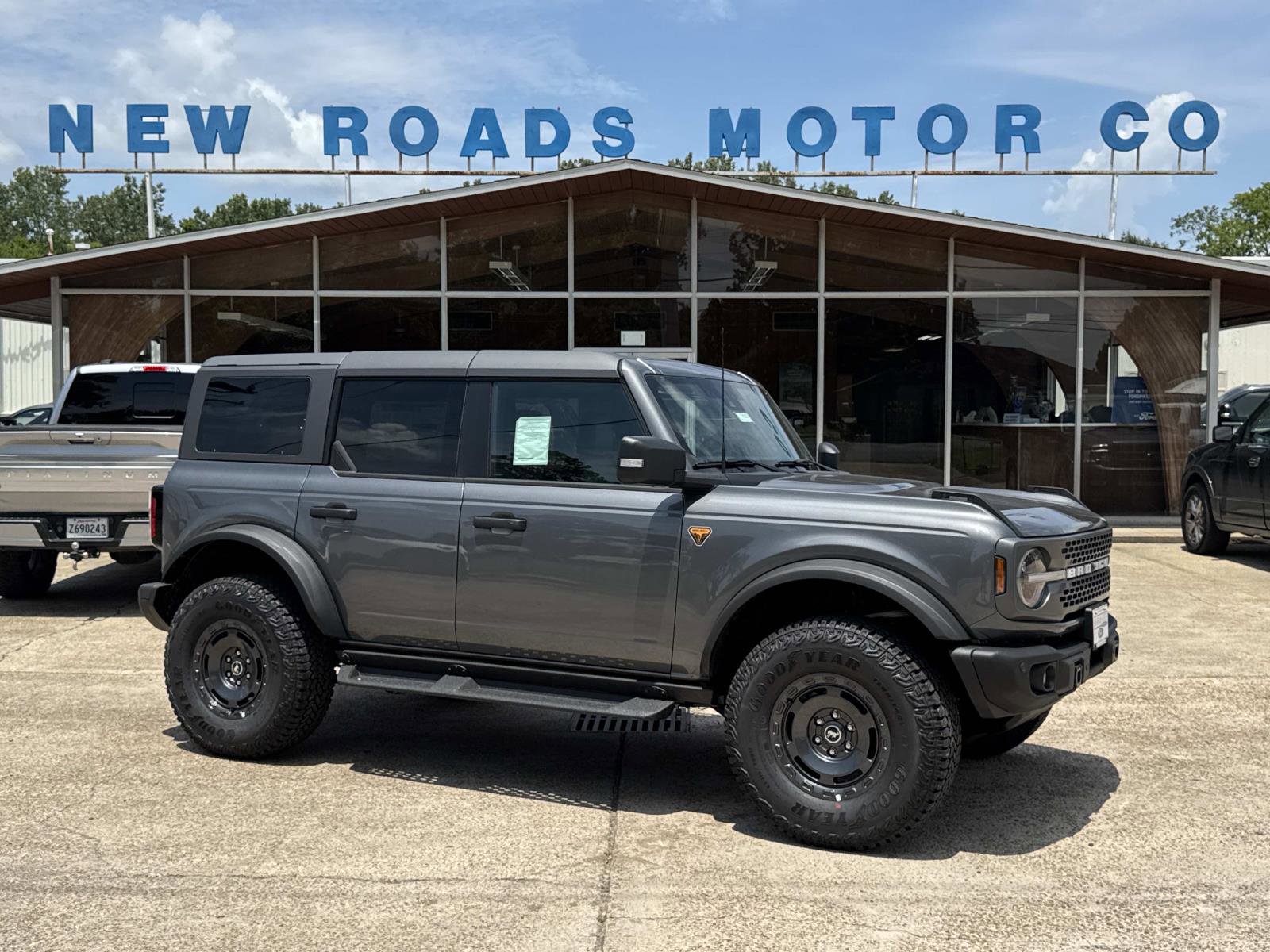 New 2025 Ford Bronco Badlands image 1