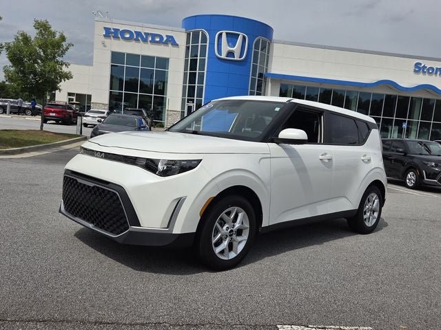 Used 2025 Kia Soul LX w/ LX Technology Package FWD image 4