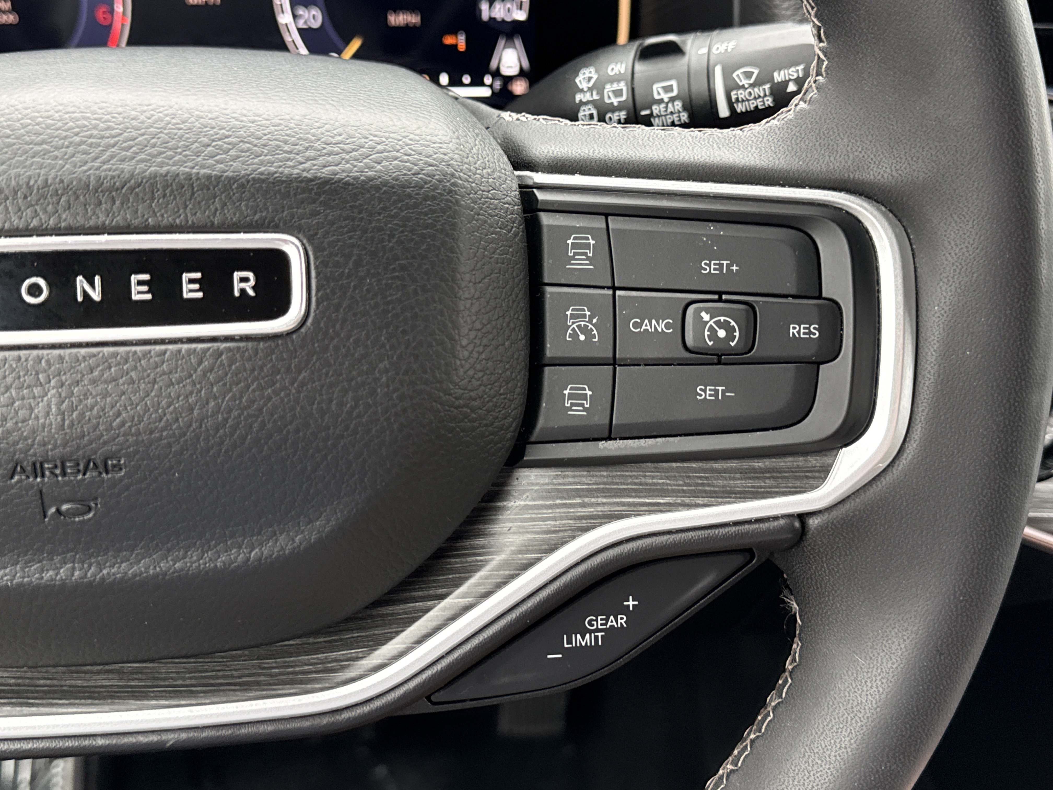 Used 2023 Jeep Wagoneer L Series III w/ Preferred Equipment Group image 18