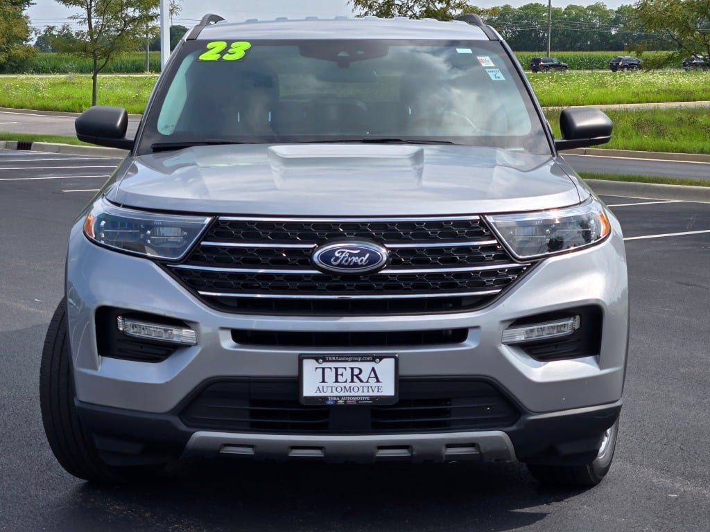 Used 2023 Ford Explorer XLT w/ Equipment Group 202A AWD/4WD image 3