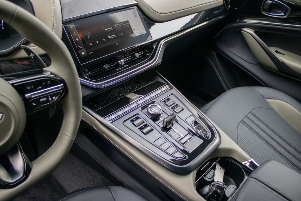New 2025 Aston Martin DBX 707 image 14