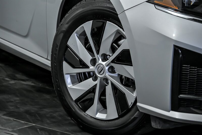 Used 2024 Nissan Altima 2.5 S FWD image 3