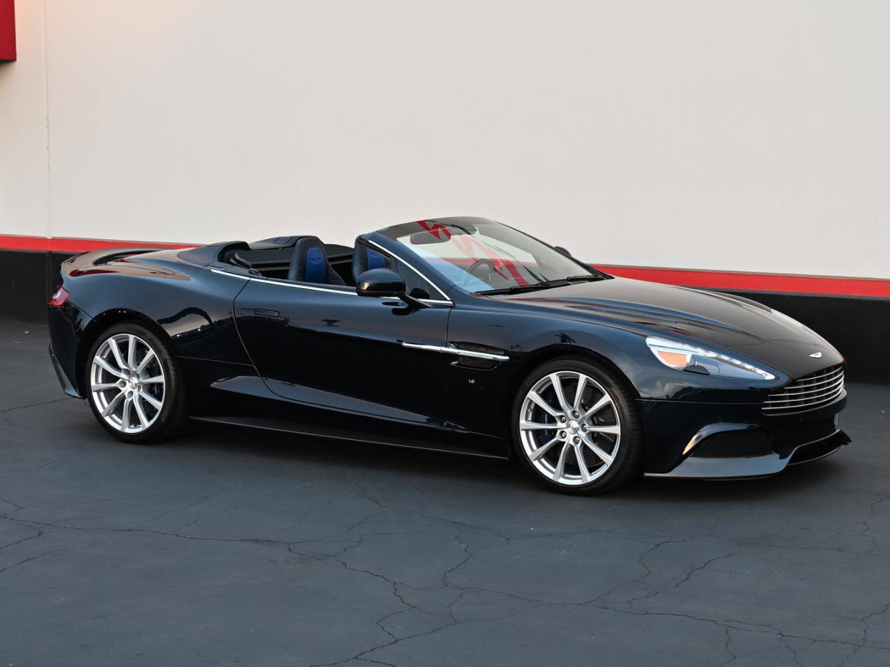 Used 2016 Aston Martin Vanquish Volante RWD image 1