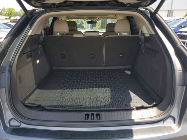 Used 2023 Lincoln Nautilus Reserve w/ Equipment Group 201A FWD image 9