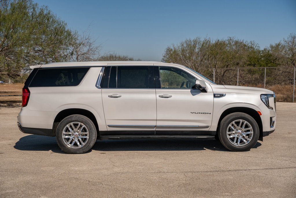 Used 2023 GMC Yukon XL SLT w/ SLT Premium Package image 8