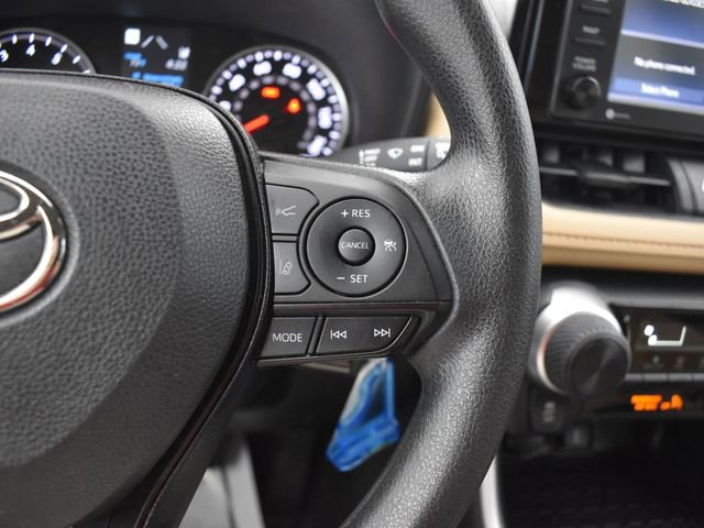 Used 2022 Toyota RAV4 LE image 16