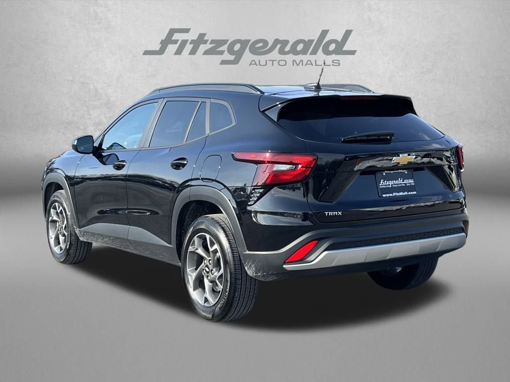 Used 2025 Chevrolet Trax LT image 8