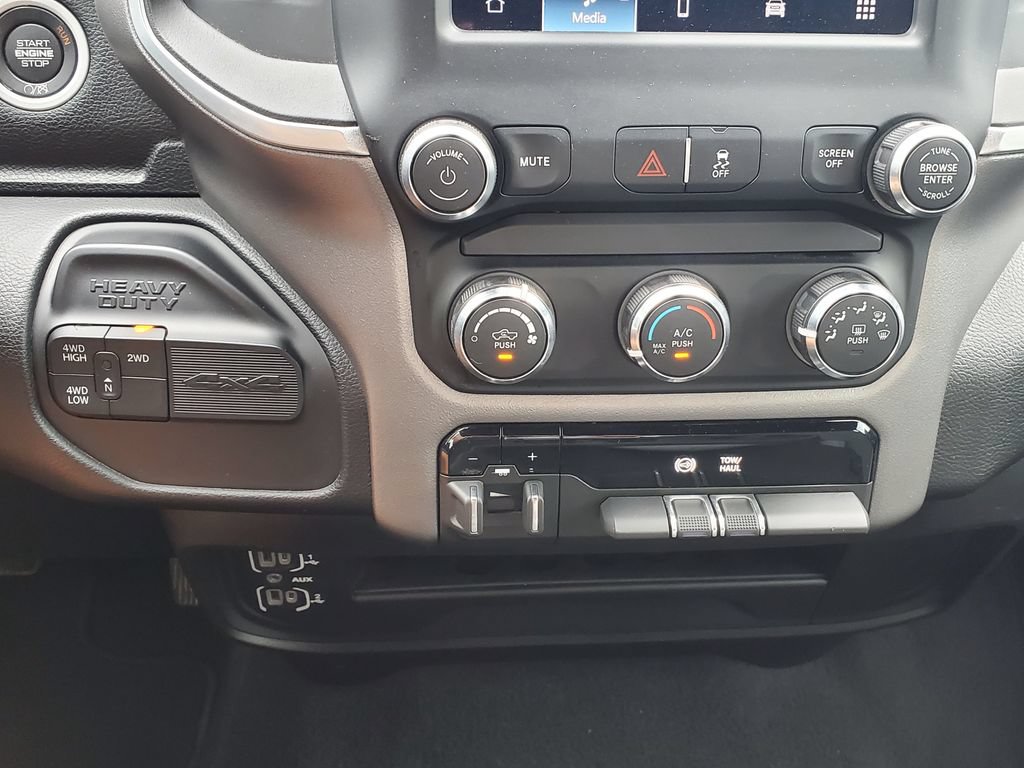 Used 2024 RAM 2500 Big Horn AWD/4WD image 27