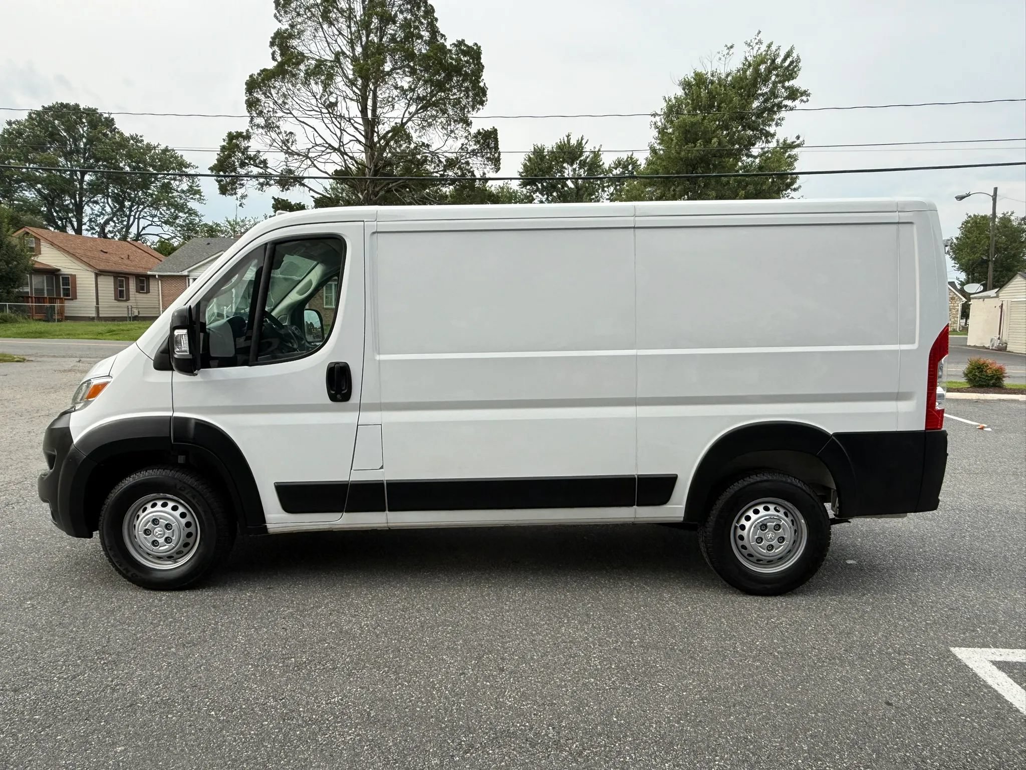 Used 2025 RAM ProMaster 2500 w/ Convenience Group FWD image 16