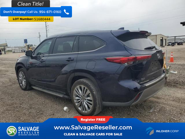 Used 2023 Toyota Highlander Platinum FWD image 3